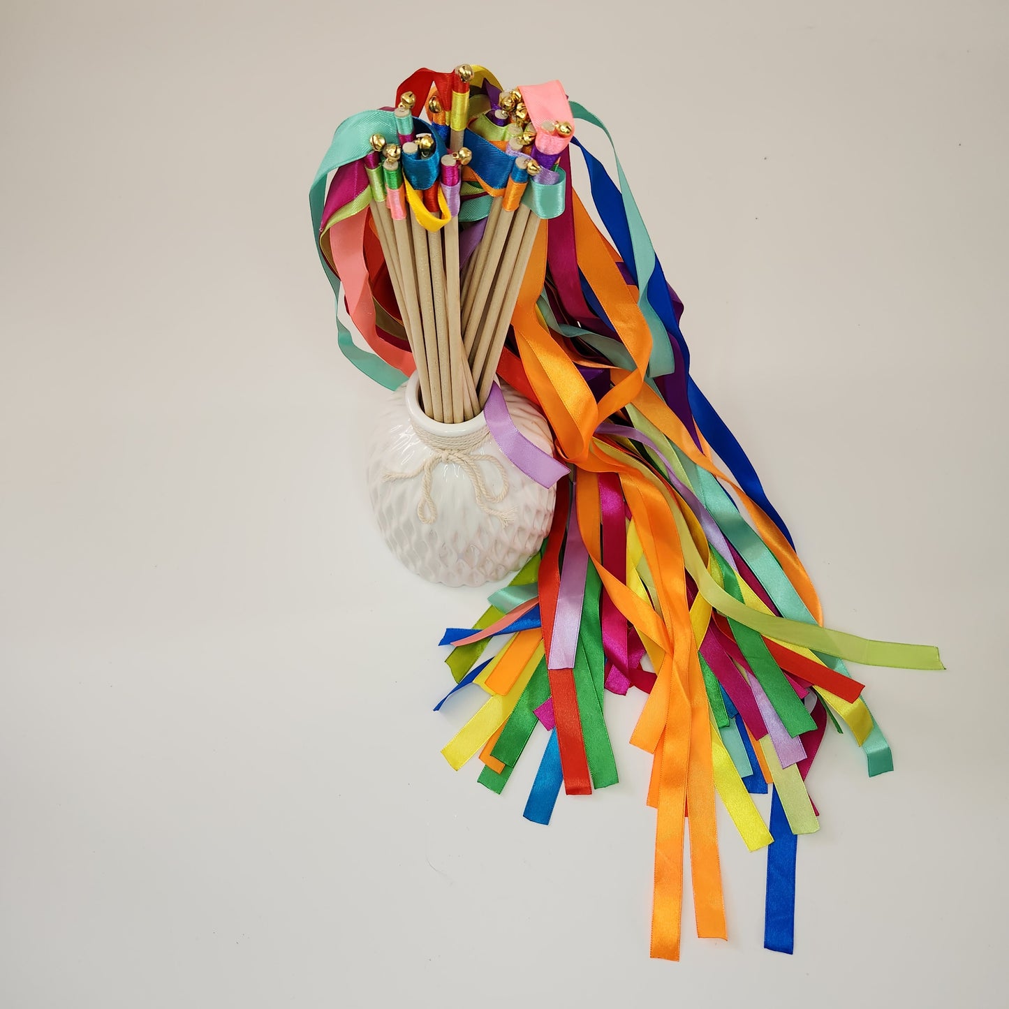 Varitas con cascabel multicolor